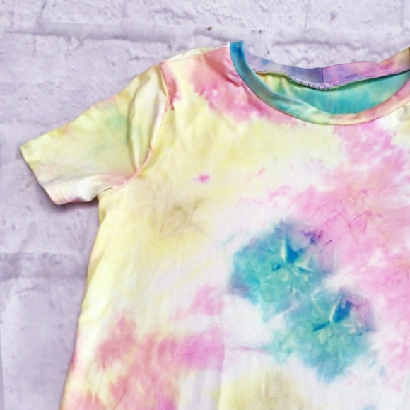 Tie-Dye Biker Shorts and Short Sleeves Top - Picture 4 of 8